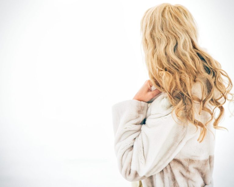 Conseils de votre coiffeur à Antibes pour le soin des cheveux en hiver