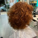 femme cheveu coloré mi long de 3/4