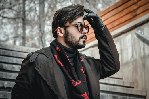 homme brun automnal chez déeese coiffure antibes
